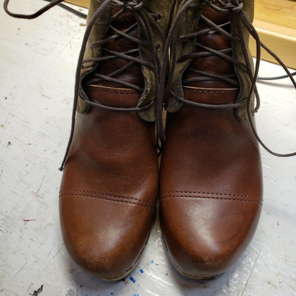 Bryr 38 two toned brown heels Booties